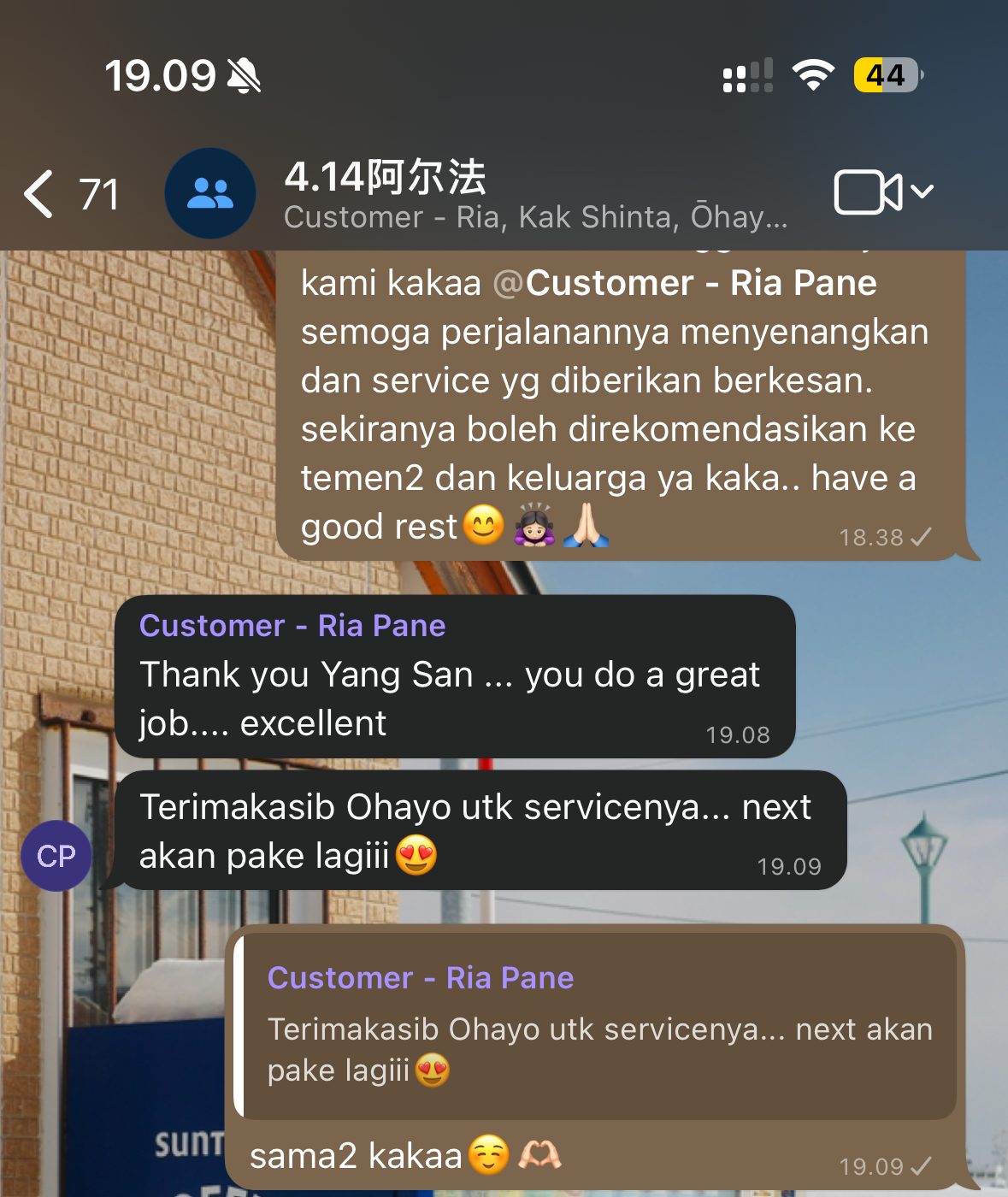 Screenshot of a review: WhatsApp group chat: customer Ria Pane praises the guide in English