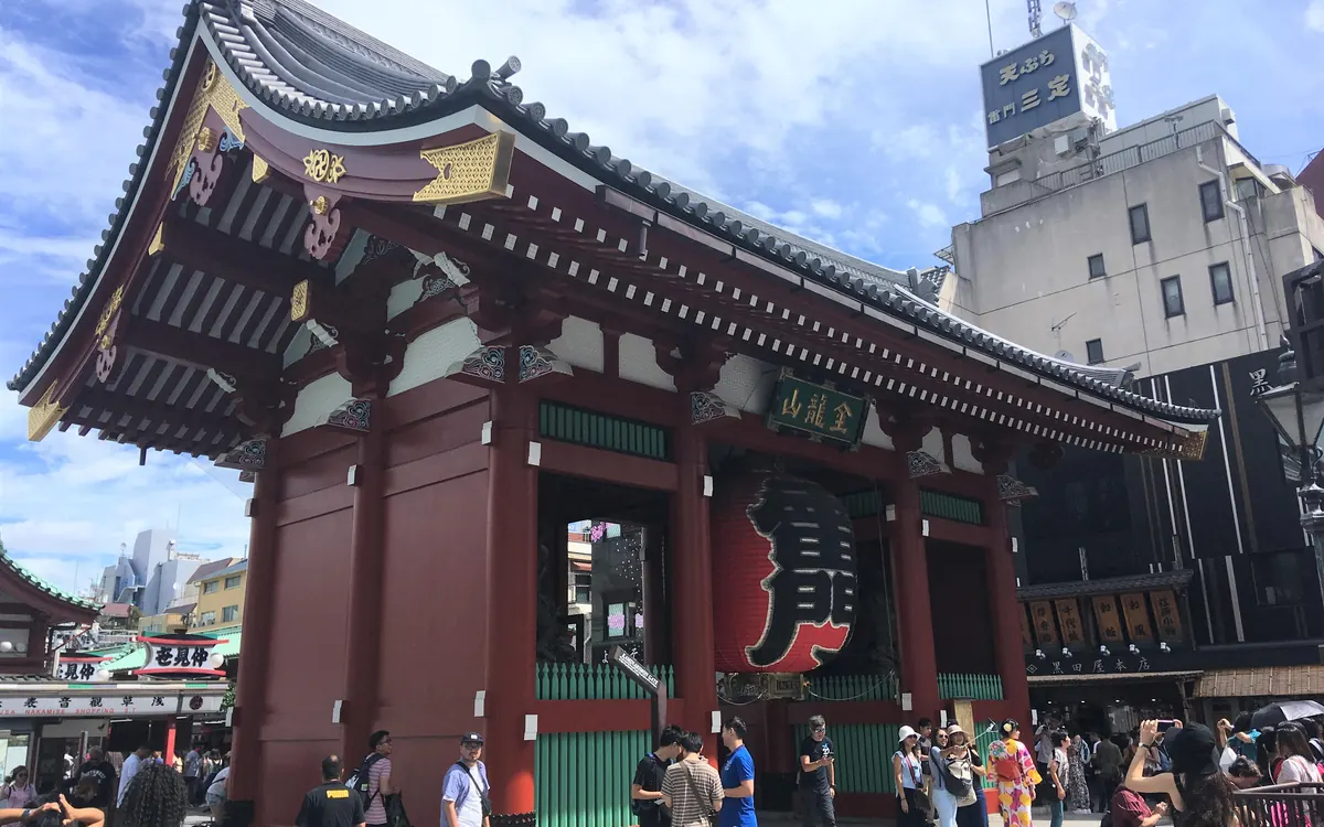 Kaminarimon Gate at Senso-ji Temple in Asakusa, Tokyo, with its giant red paper lantern